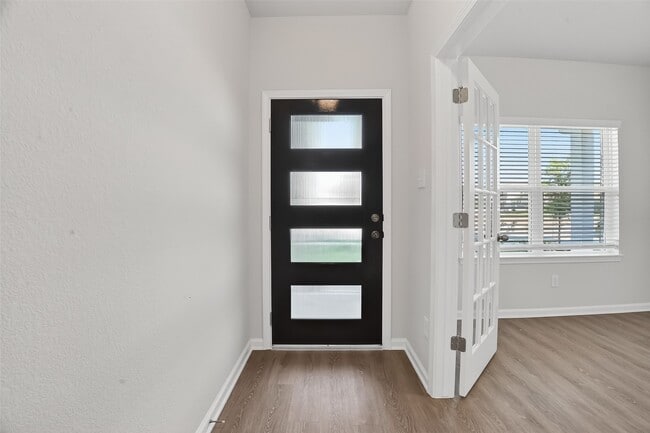 Building Photo - 2615 Ryon Falls Dr