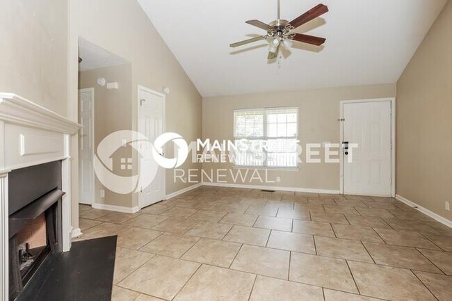 Building Photo - 3 Bedroom Pet-Friendly Home in Old Hickory, TN with Main Street Renewal