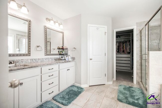 Building Photo - 421 Newport Ave