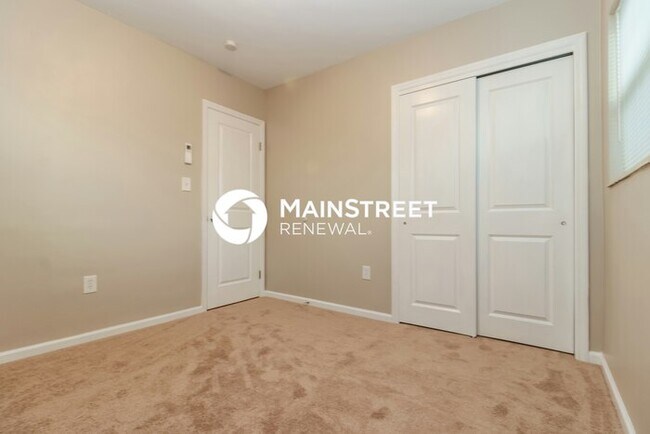 Building Photo - 3 Bedroom Pet-Friendly Home in Tarpon Springs, FL with Main Street Renewal