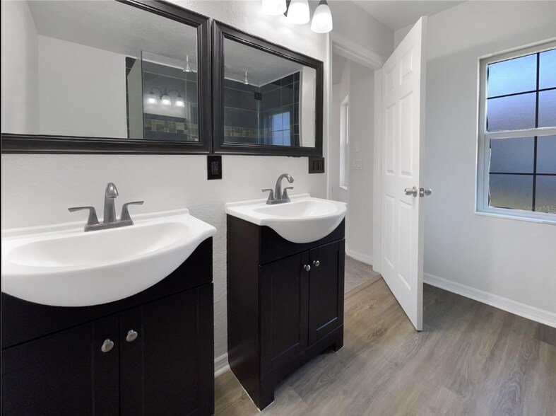 Building Photo - 2334 W Price Blvd