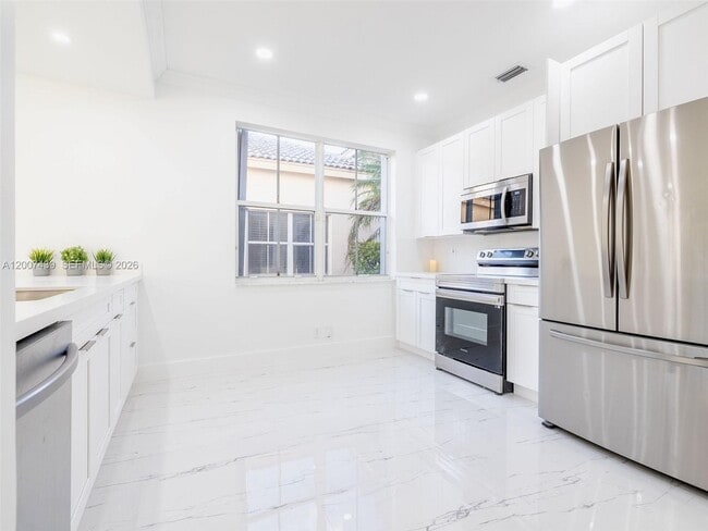 Building Photo - 801 Tanglewood Cir