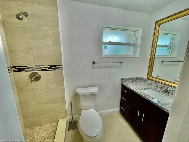 Building Photo - 1409 Palm Way