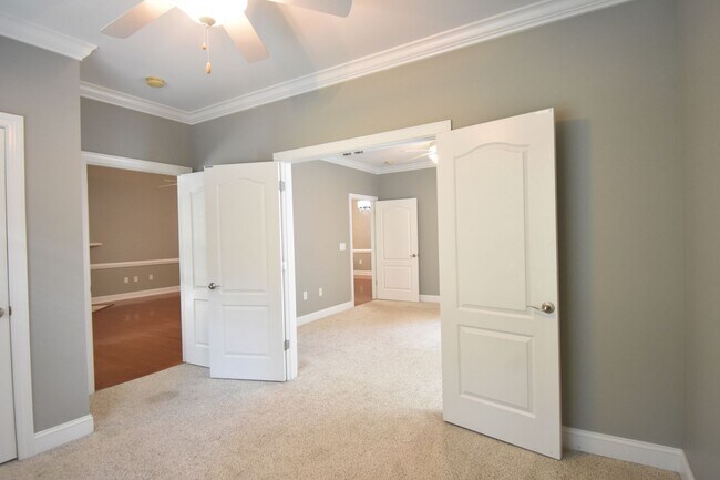 Building Photo - 3 Bedroom and 1.5 Bath Condo- Bradford Place at Buckhead