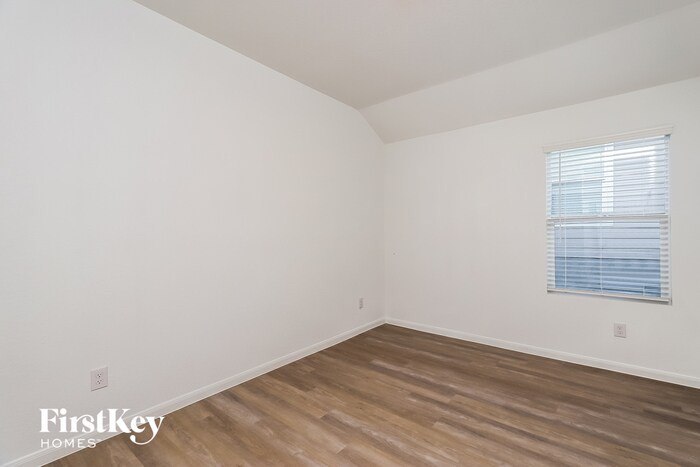Building Photo - 13027 Rosemary Cove