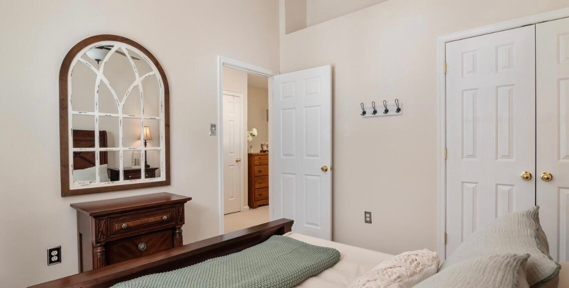 Building Photo - 1028 Meandering Way