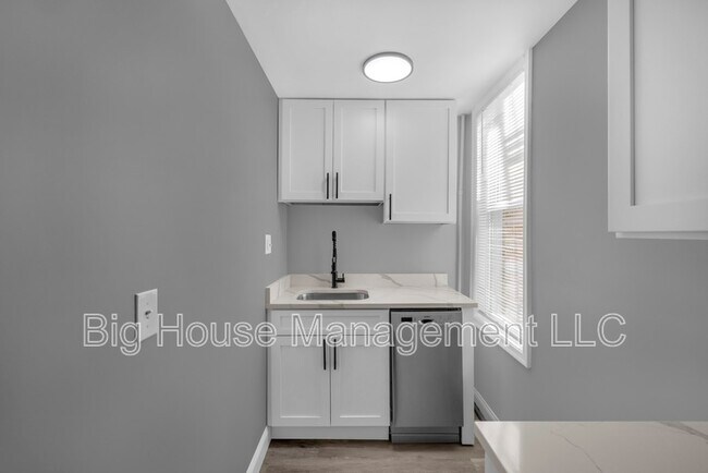 Building Photo - 1725 Hollins St