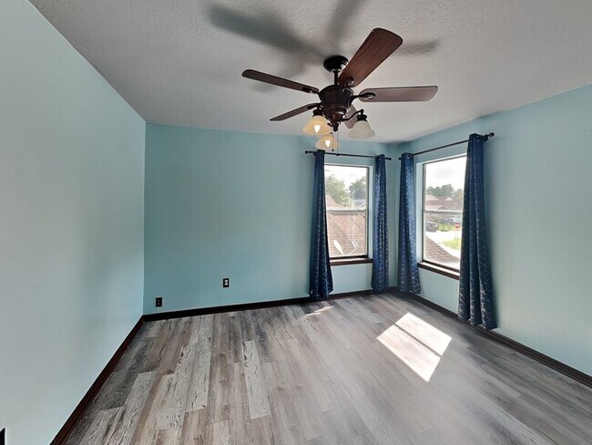 Building Photo - 10935 Rushwood Way