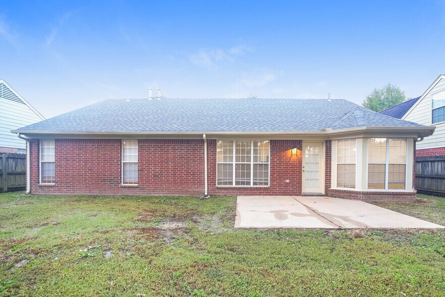Building Photo - 5755 Kuykendall Dr