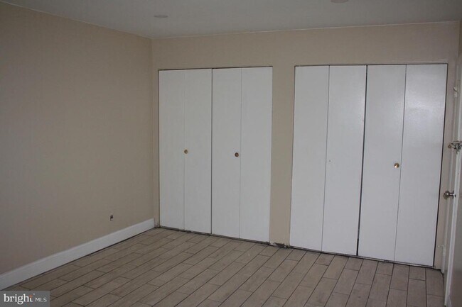 Building Photo - 115 E Kings Hwy