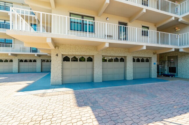 Building Photo - 5300 Jimmy Buffett Mem Hwy