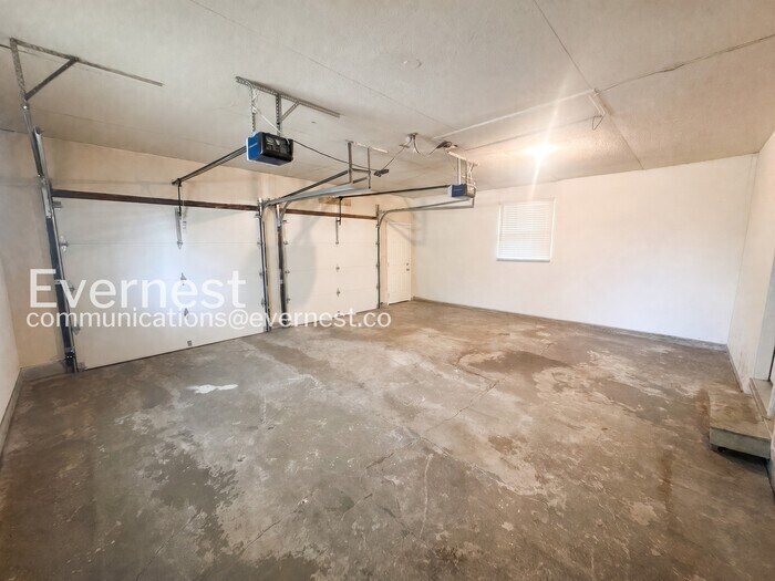 Building Photo - 6100 E 109 St