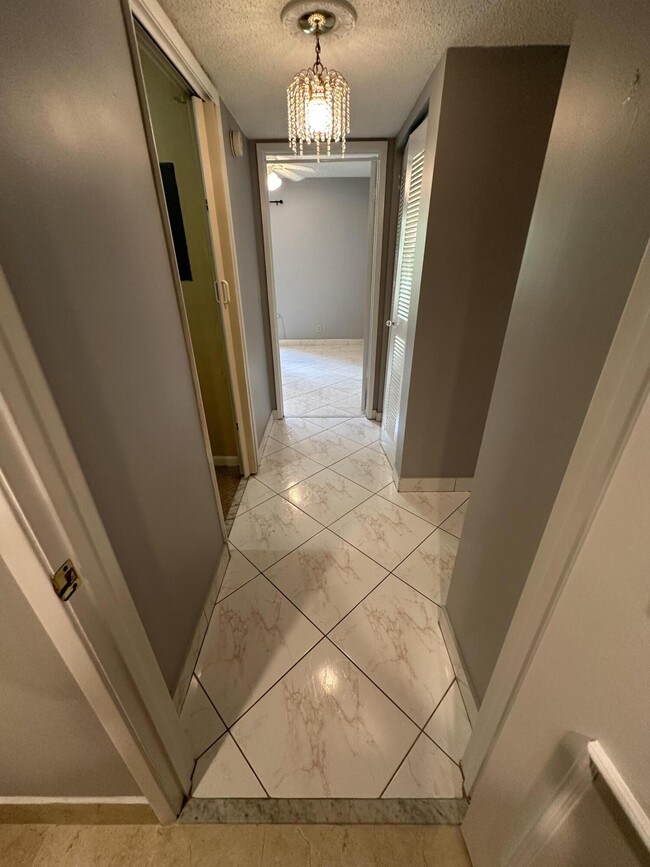 Building Photo - 14905 Wedgefield Dr