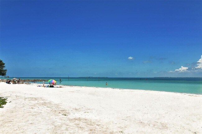 Building Photo - 1111 Mallorca Dr