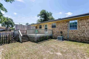 Building Photo - 4800 Tradewinds Dr