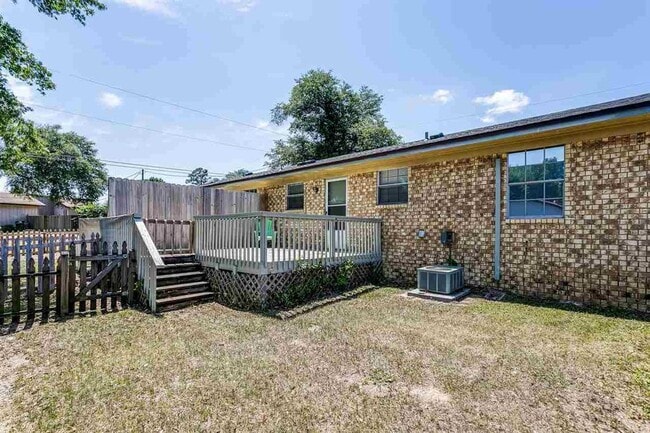 Building Photo - 4800 Tradewinds Dr