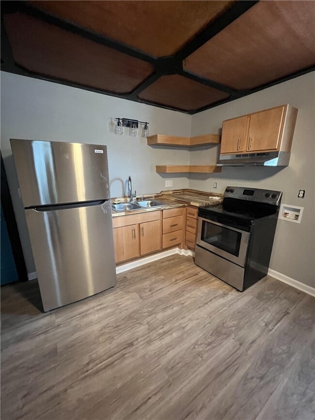 Building Photo - 107 Davis St