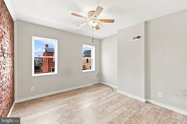 Building Photo - 2307 N Mascher St