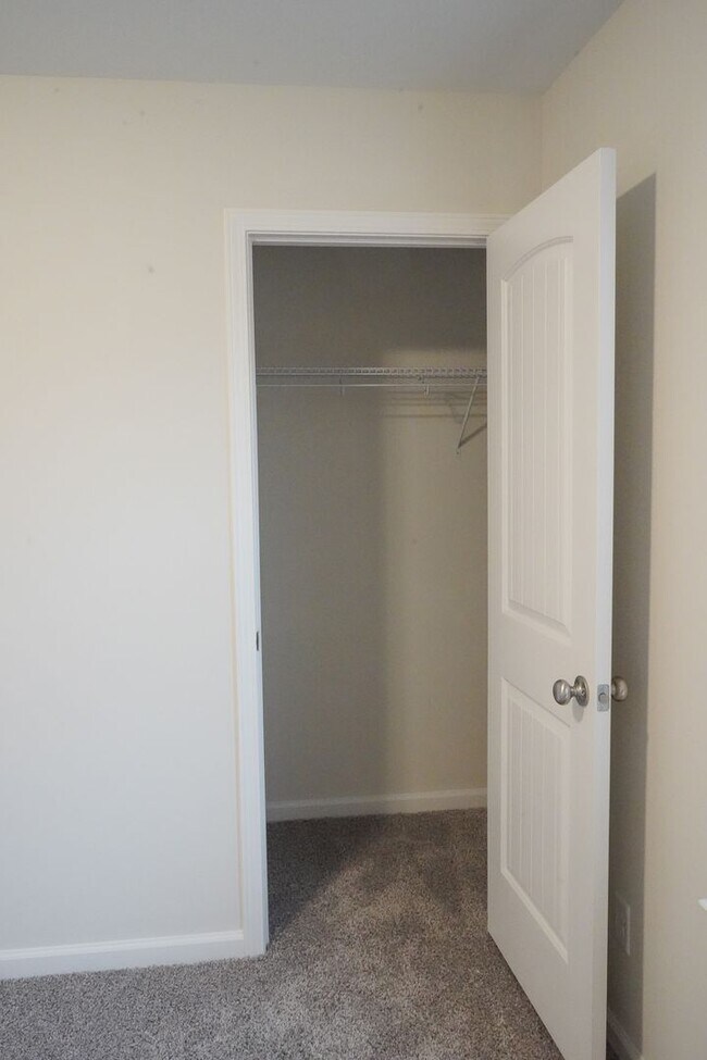 Building Photo - AVAILABLE NOW!