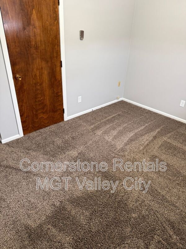 Building Photo - 807 3rd St SW