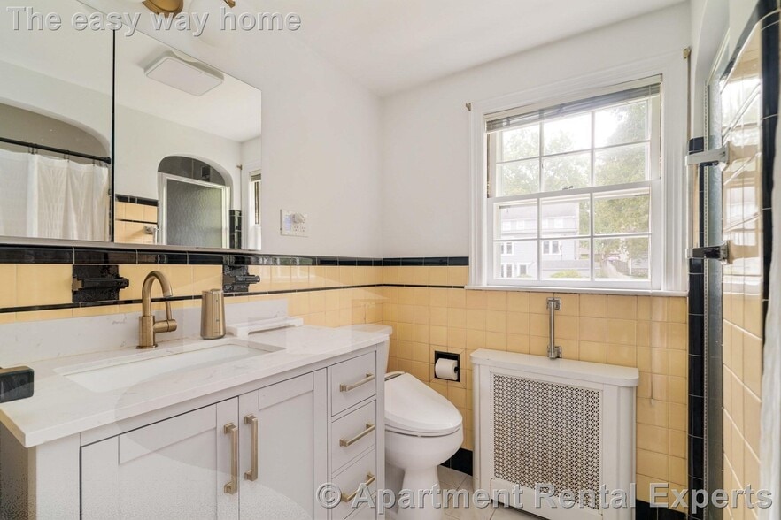 Building Photo - 19 Trenton St