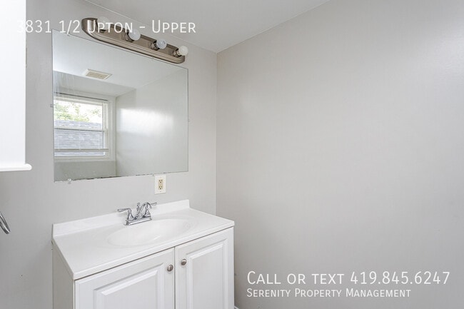 Building Photo - 3831 1/2 Upton-Upper