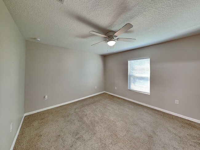 Building Photo - 275 Elm Ct