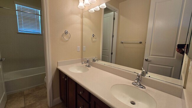 Building Photo - 2205 Heavenly View Trail