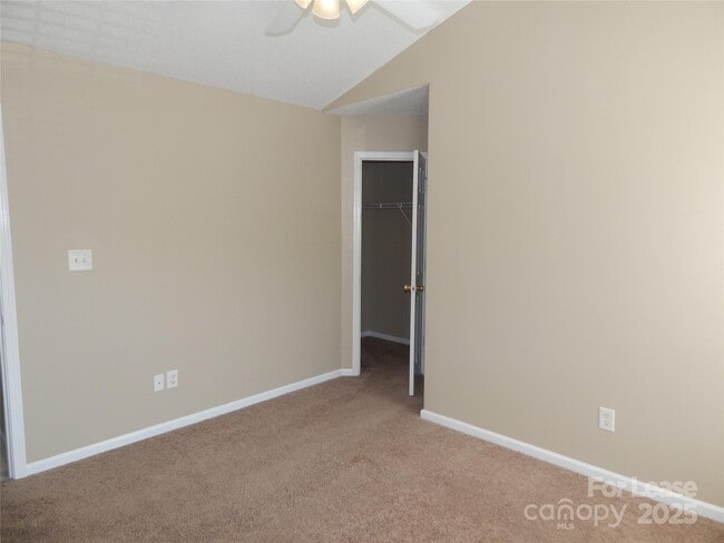 Building Photo - 307 Alabarda Ln