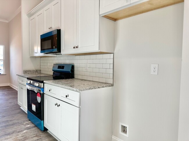 Building Photo - 3206 Benvill Ct