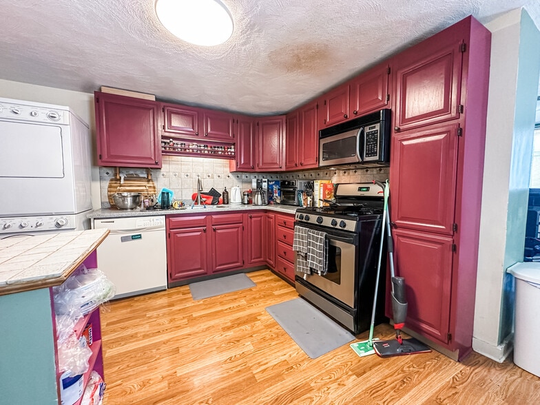 Primary Photo - 121 Spring St