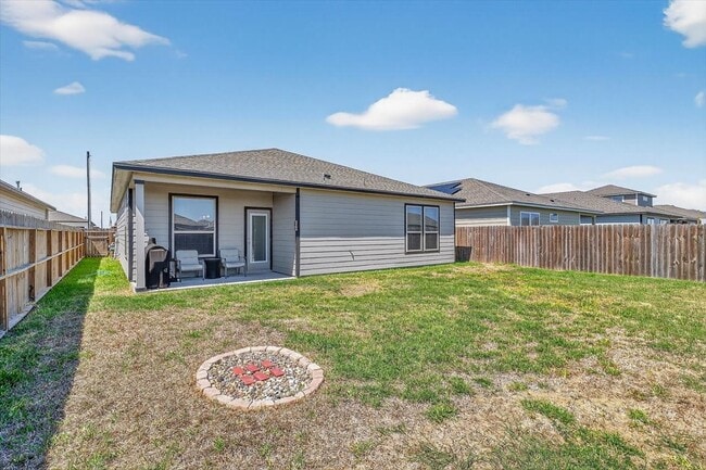 Building Photo - 2214 Cuarzo Dr