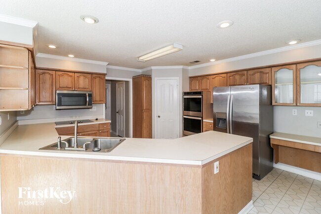 Building Photo - 8410 Walnut Tree Dr