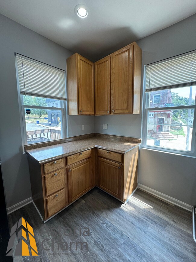 Building Photo - End Unit 3 Bedroom Home with Deck and Yard