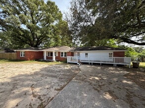 Building Photo - Nice 5 bedroom , 3 bath home located in Mobile.

$75 per applicant