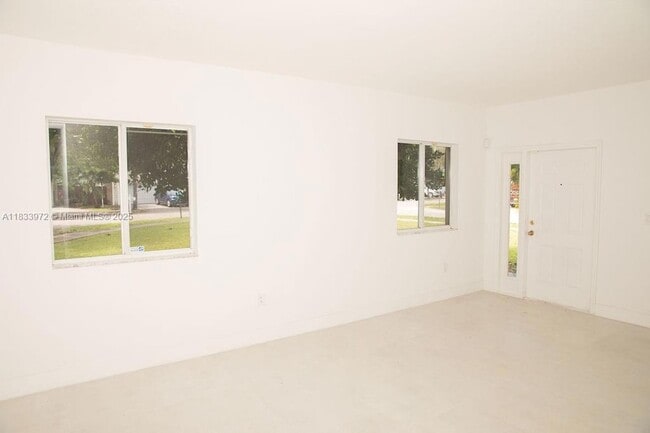 Building Photo - 273 SE 32nd Ave