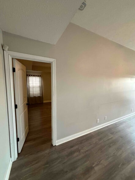 Building Photo - 2440 Andersonville Dr