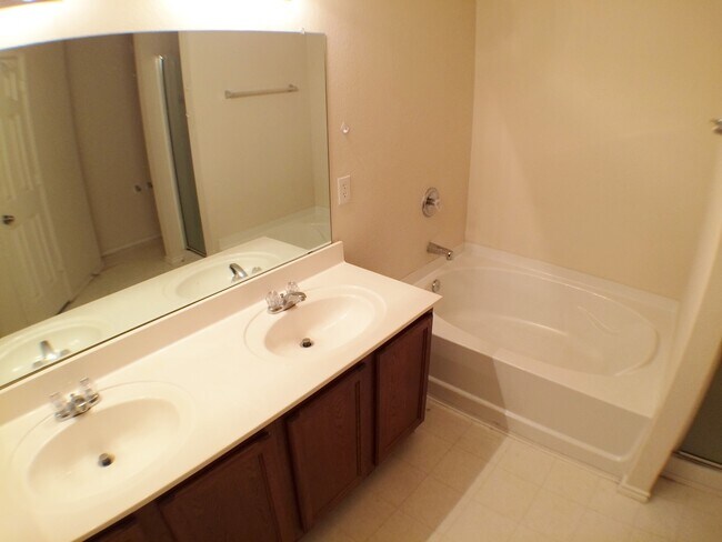 Building Photo - Fully Updated Mesquite Home with New HVAC, New Carpet & Nearby Park!