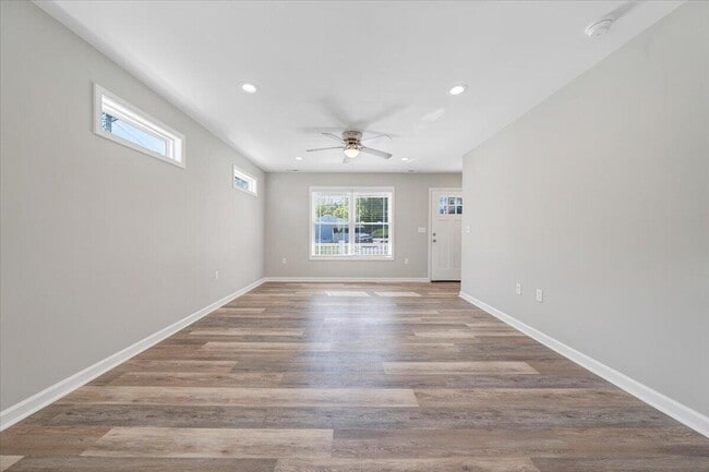 Building Photo - 1702 Baldwin Ave NE