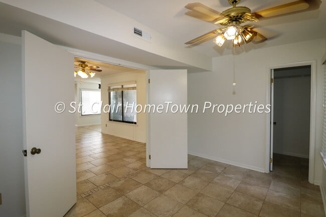 Building Photo - Beautiful Condo