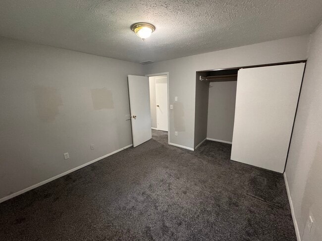 Building Photo - 514 S Pine St