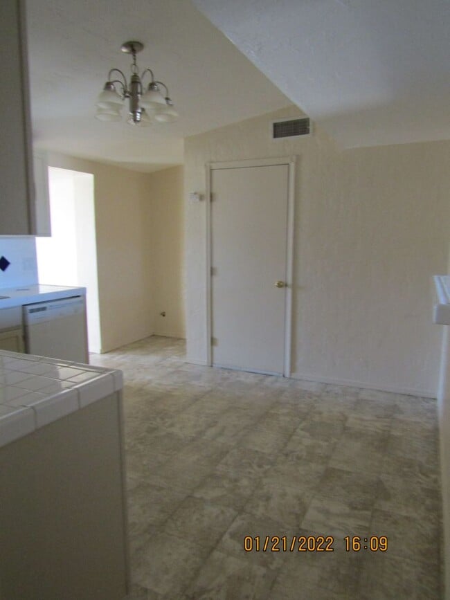 Building Photo - Very nice home located in the Gooch Area! No Pets!