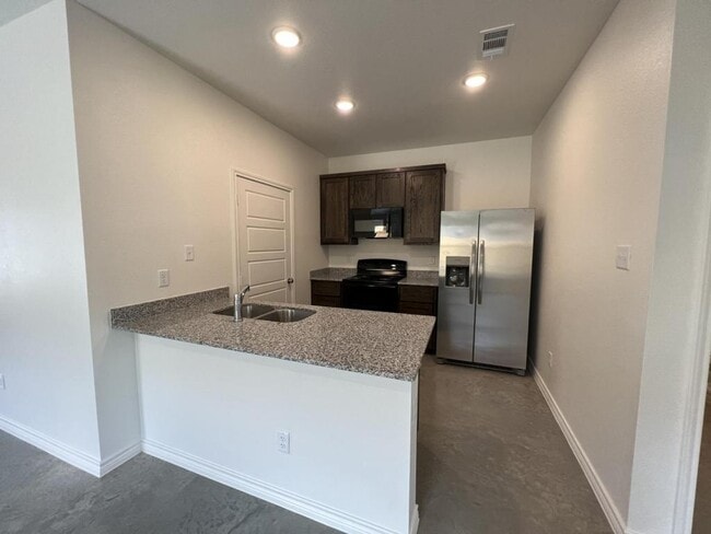 Building Photo - 113 Wind Ridge Dr