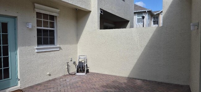 Building Photo - 175 E Bay Cedar Cir