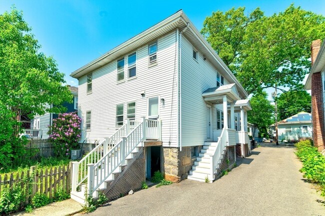Building Photo - 135 Safford St