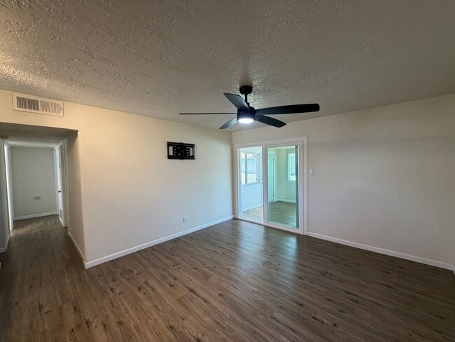 Building Photo - Updated 3 Bedroom Single Story Home Available Near Eubank Blvd NE & Constitution Ave NE!