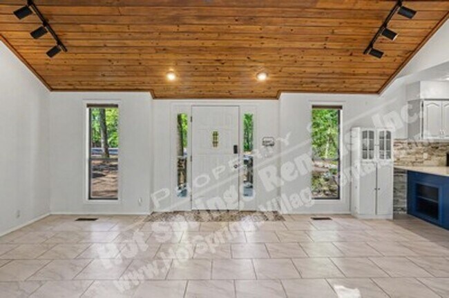 Building Photo - West Gate Area |Home |Unfurnished