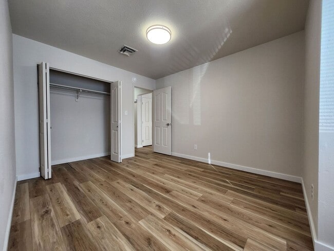 Building Photo - 1421 Anita St