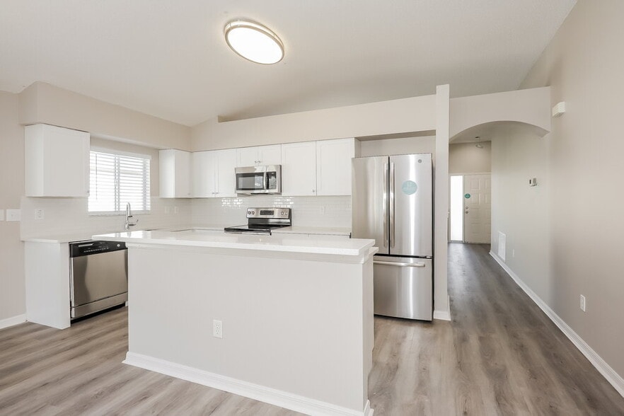 Building Photo - 12620 Longcrest Dr