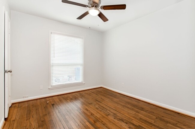 Building Photo - Updated 3 Bedroom, 1 Bath Home in Casa View